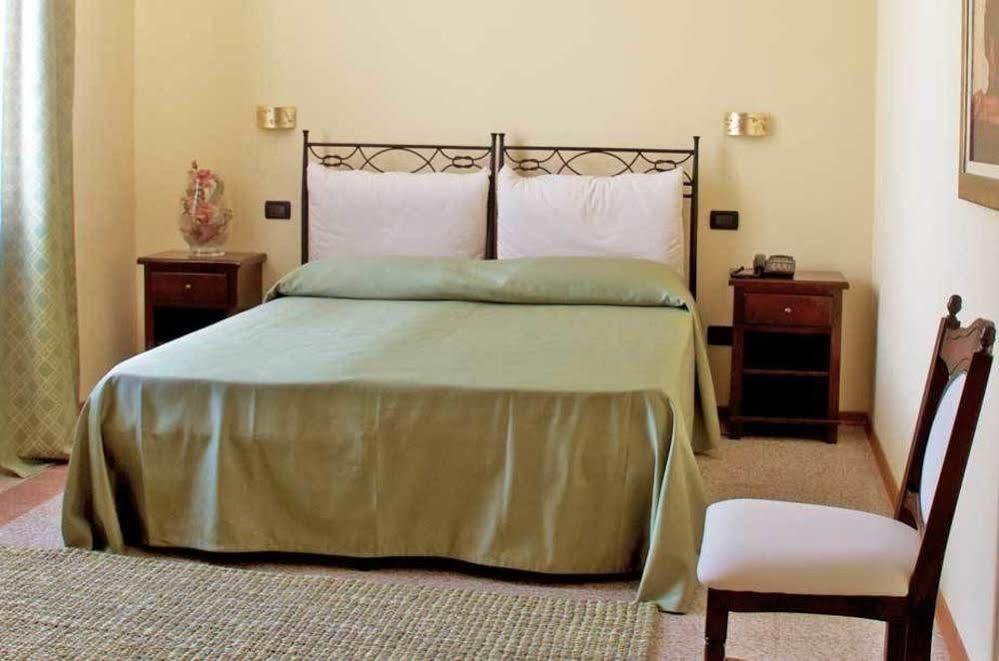 Hotel Il Convento à Trino Extérieur photo